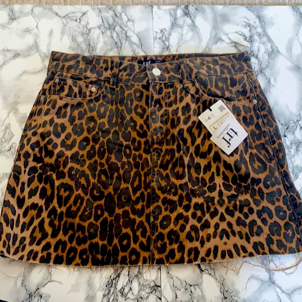 Zara Lepoard print denim skirt szL